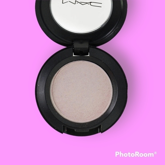 MAC Cosmetics Solar White (Cool Heat Collection) Limited Edition/Rare Eyeshadow - Picture 1 of 7